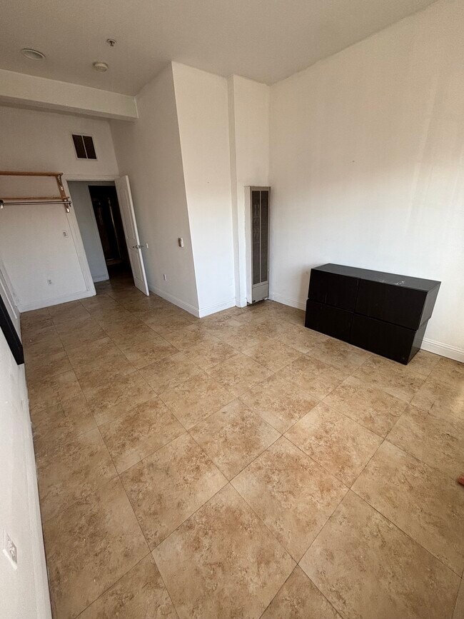2425 Hunter St, Unit 2425 in Los Angeles, CA - Building Photo - Building Photo