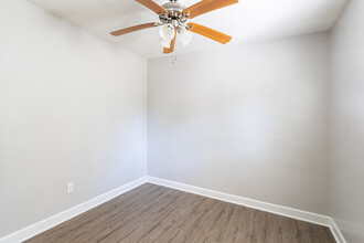 South Circle in North Charleston, SC - Foto de edificio - Interior Photo