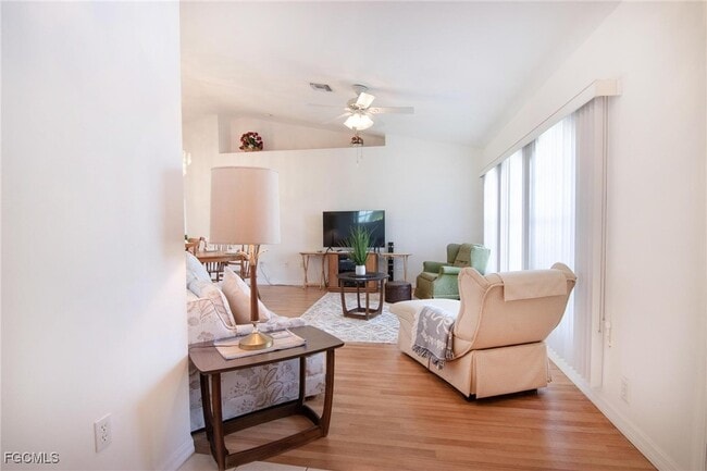 3032 SW 10th Ave in Cape Coral, FL - Building Photo - Building Photo