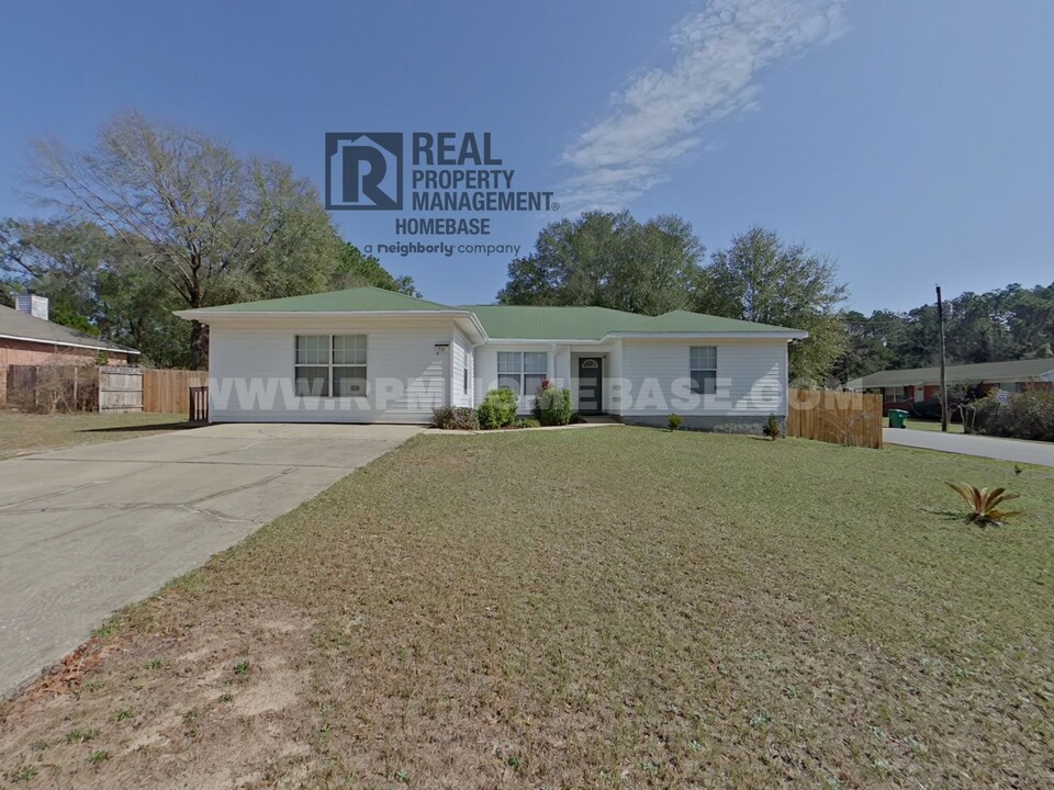 711 Ridge Lake Rd in Crestview, FL - Building Photo