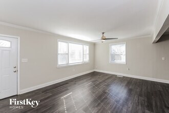 1954 Wildwood Dr, Unit H-12 in Decatur, GA - Building Photo - Building Photo