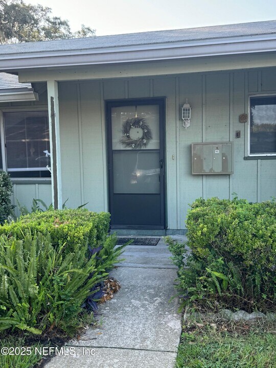 1255 The Grove Rd in Orange Park, FL - Building Photo