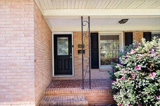 5400 Farmbrook Dr in Charlotte, NC - Building Photo - Building Photo