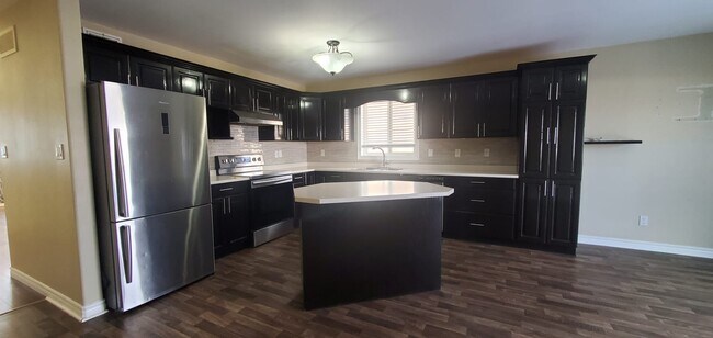 1 Chelsea Cres in Belleville, ON - Building Photo - Building Photo