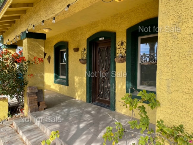 property at 1526 E McKinley St