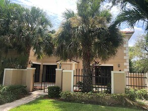 356 Prestwick Cir in Palm Beach Gardens, FL - Building Photo - Building Photo