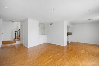13203 Vanowen St in North Hollywood, CA - Building Photo - Building Photo