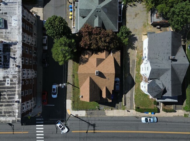 215 Willow St in Waterbury, CT - Building Photo - Building Photo
