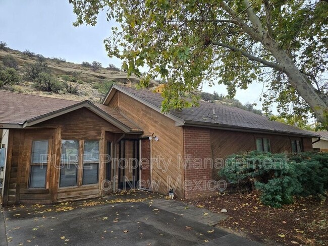 property at 3812 Wilshire Dr