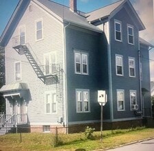1172 Roosevelt Ave, Unit Third in Pawtucket, RI - Building Photo - Building Photo