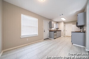 423 Golden Walk in San Antonio, TX - Building Photo - Building Photo