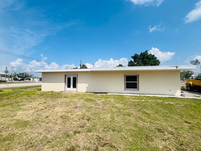 705 E Virginia Ave in Punta Gorda, FL - Building Photo - Building Photo