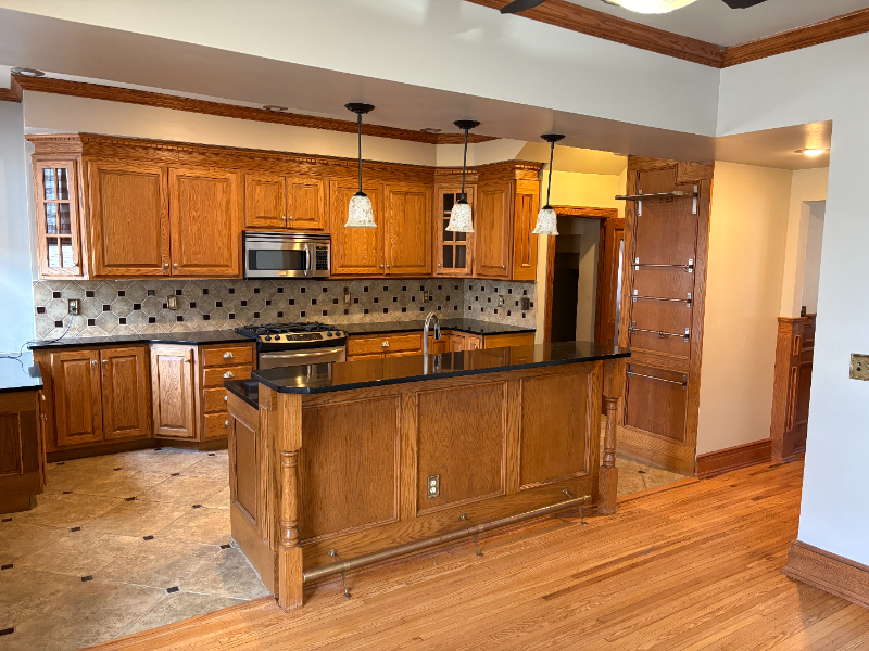 108 S 36th St in Omaha, NE - Building Photo