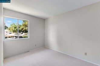 38601 Royal Ann Cmn in Fremont, CA - Building Photo - Building Photo