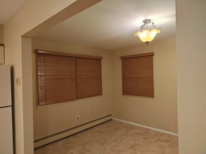 32 Scooter Ln, Unit 2nd floor in Hicksville, NY - Foto de edificio - Building Photo