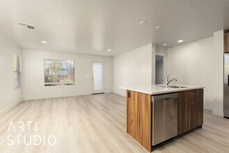 3156 E Sky Rim Wy in Saint George, UT - Building Photo - Building Photo