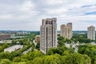 135 Wynford Dr in Toronto, ON - Building Photo