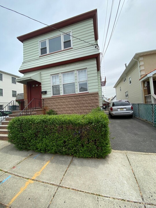 206 Highland Ave in Kearny, NJ - Building Photo