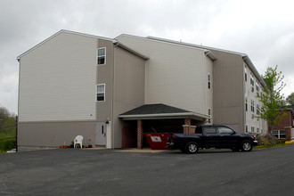 Knob Crest in Mt Pocono, PA - Foto de edificio - Building Photo