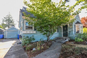 1612 NE 62nd Ave in Portland, OR - Building Photo - Building Photo