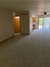 1809 Earl Rd in Iowa City, IA - Building Photo - Building Photo