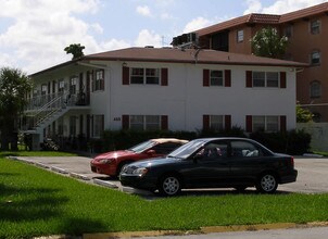 Palm King Apartments in Fort Lauderdale, FL - Foto de edificio - Building Photo