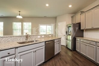 235 Firewheel Ct in Summerville, SC - Foto de edificio - Building Photo