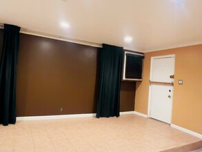 325 Hampden Rd, Unit B in Upper Darby Township, PA - Foto de edificio - Building Photo