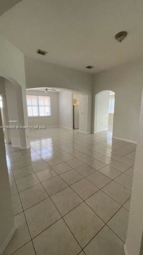 14581 SW 13th Ter in Miami, FL - Building Photo - Building Photo