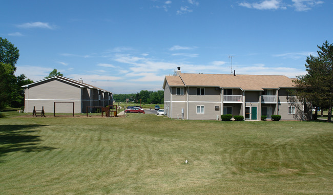 Mapleview Apartments in St. Johns, MI - Foto de edificio - Building Photo