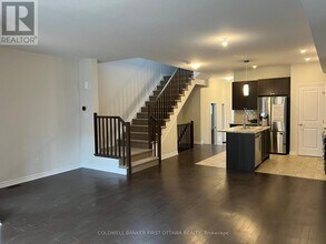 17 Atop Ln in Ottawa, ON - Building Photo - Building Photo