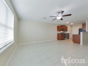 680 Totem Trail Dr in La Marque, TX - Building Photo - Building Photo