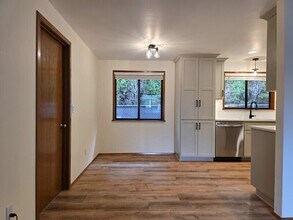 8532 NE Russell St in Portland, OR - Building Photo - Building Photo