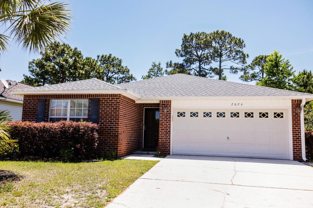 2026 Catline Cir in Navarre, FL - Building Photo