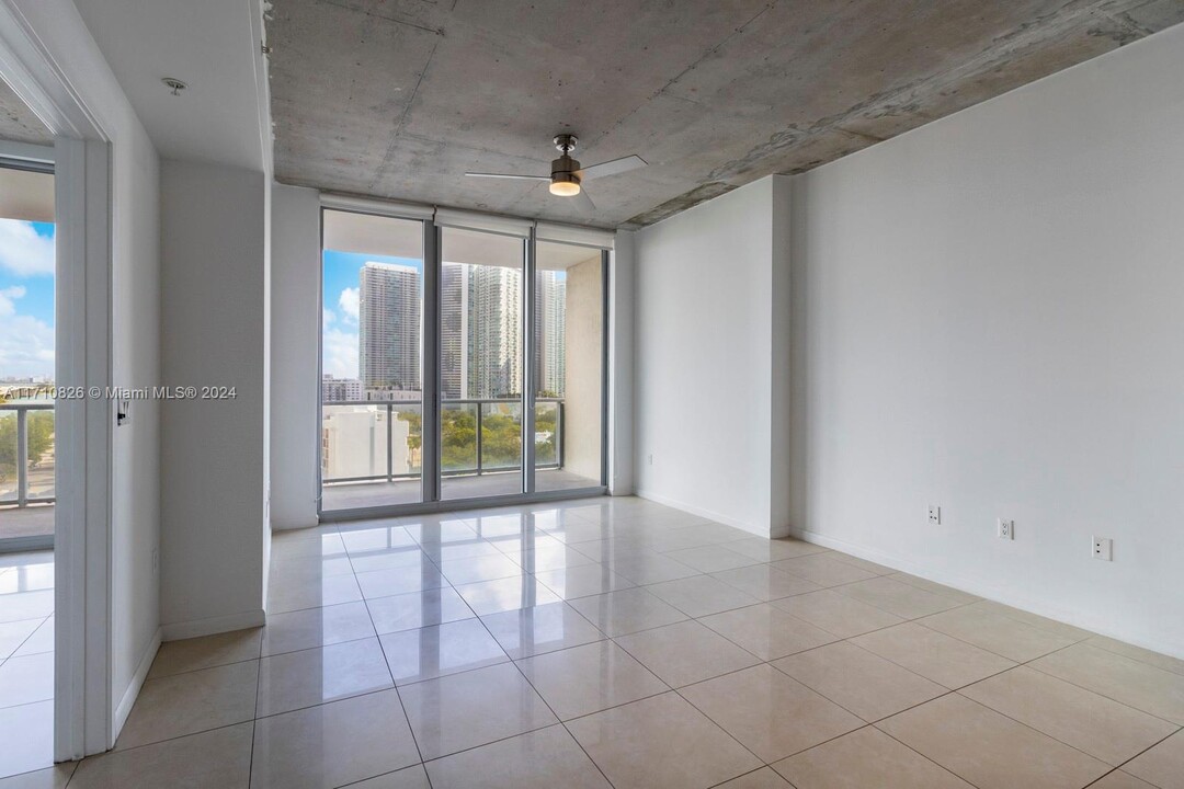 3470 E Coast Ave, Unit H1112 in Miami, FL - Foto de edificio