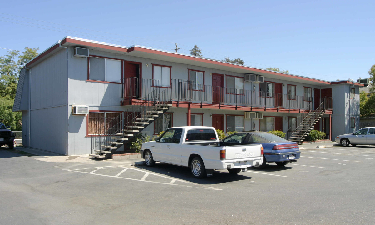 Sierra Apartments in Lockeford, CA - Building Photo