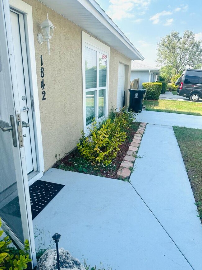 1842 SW Morelia Ln in Port St. Lucie, FL - Building Photo - Building Photo
