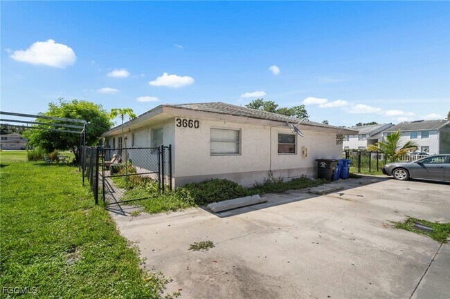 3660 Seminole Ave in Ft. Myers, FL - Building Photo - Building Photo