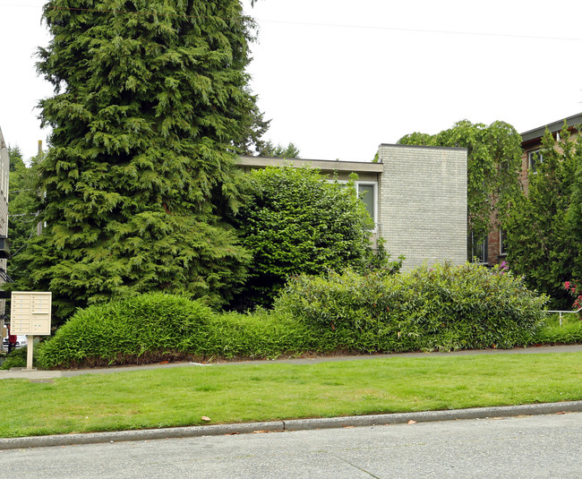 Carleton Court in Seattle, WA - Building Photo - Building Photo