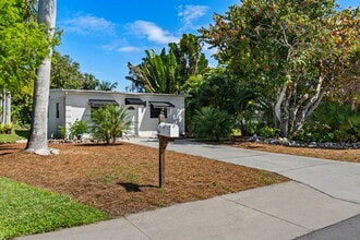 3275 Cottage Grove Ave in Naples, FL - Foto de edificio - Building Photo