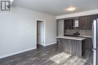 3158 Carding Mill Trail in Oakville, ON - Building Photo - Building Photo