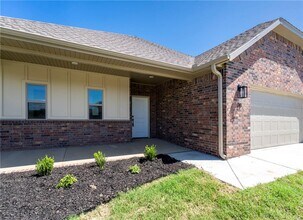 28 W Gilpin St in Farmington, AR - Building Photo - Building Photo