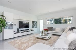 1225 Marseille Dr-Unit -Apt 20 in Miami Beach, FL - Building Photo