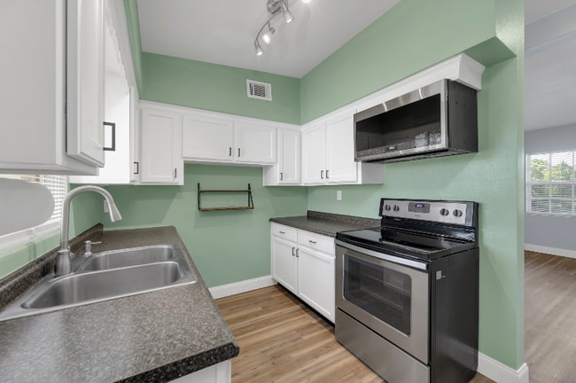 2903 E Michigan St in Orlando, FL - Building Photo - Building Photo