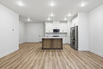 2144 E Deep Purple Ln in Meridian, ID - Building Photo - Building Photo