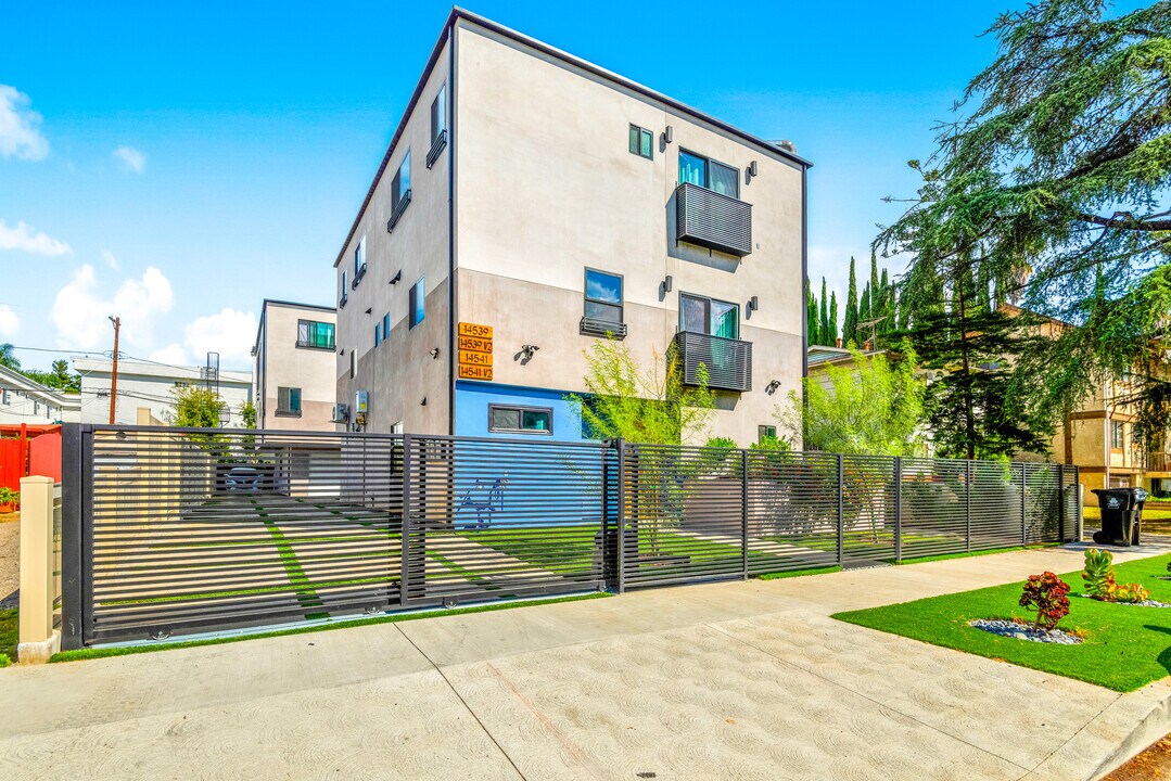 14539 Weddington St in Sherman Oaks, CA - Building Photo