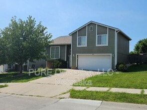16860 Larimore Ave in Omaha, NE - Building Photo - Building Photo