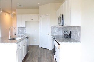 514 War Admiral Dr in Jarrell, TX - Foto de edificio - Building Photo