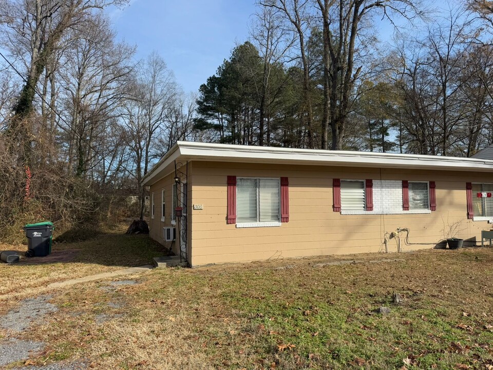 306 Brookedge Dr in Colonial Heights, VA - Building Photo