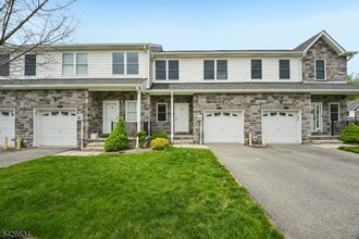 26 DeCroce Ct in Parsippany Troy Hills, NJ - Building Photo - Building Photo